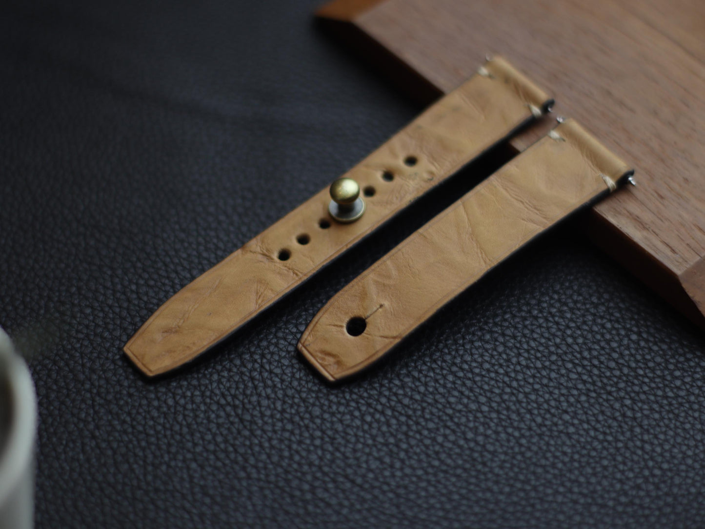 BRANDY (BEACH) - MINIMAL STITCHED WATCH STRAPS grip