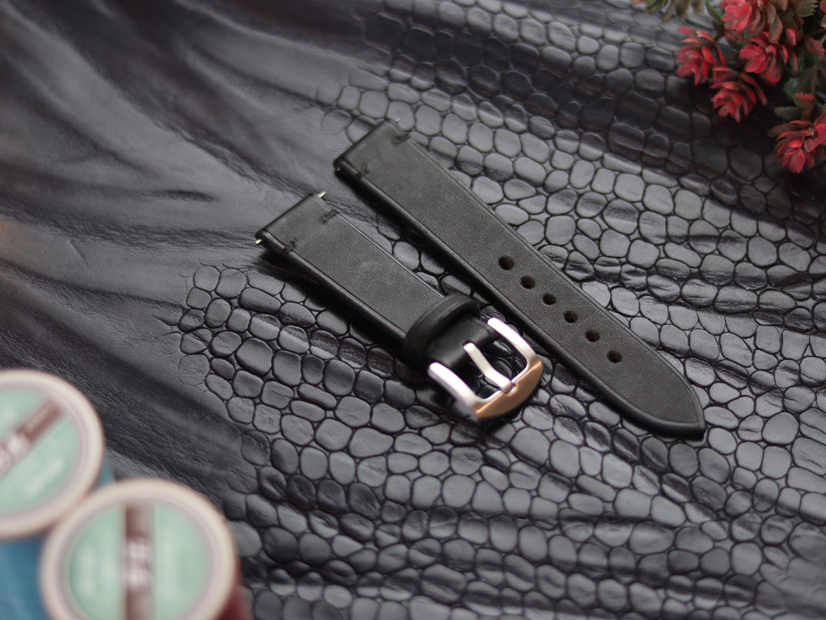 LEATHER STRAPS MATTE BLACK (BLACK) MINIMAL STITCHED GRIP LEATHER GOODS