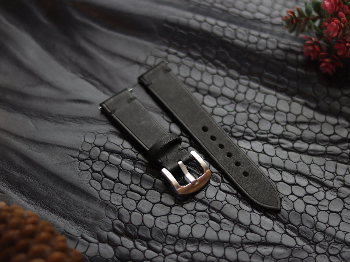 LEATHER STRAPS MATTE BLACK (BLACK) MINIMAL STITCHED GRIP LEATHER GOODS