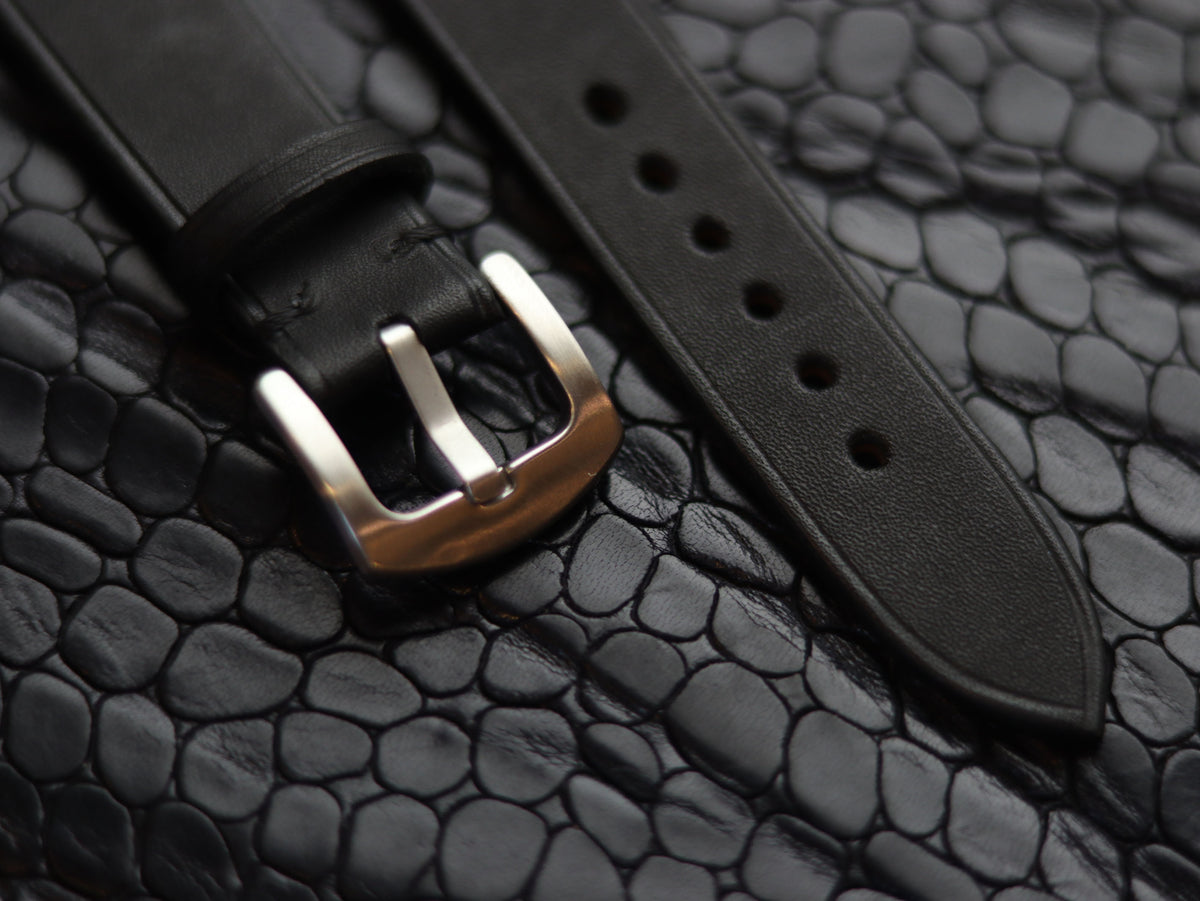 LEATHER STRAPS MATTE BLACK (BLACK) MINIMAL STITCHED GRIP LEATHER GOODS