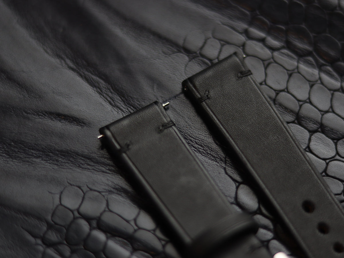 LEATHER STRAPS MATTE BLACK (BLACK) MINIMAL STITCHED GRIP LEATHER GOODS