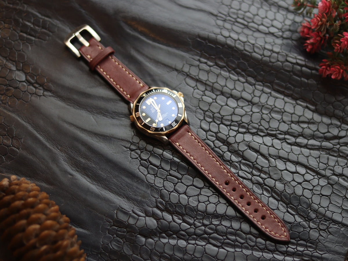 LEATHER STRAPS VINTAGE RED (BEACH) FULL STITCHED GRIP LEATHER GOODS