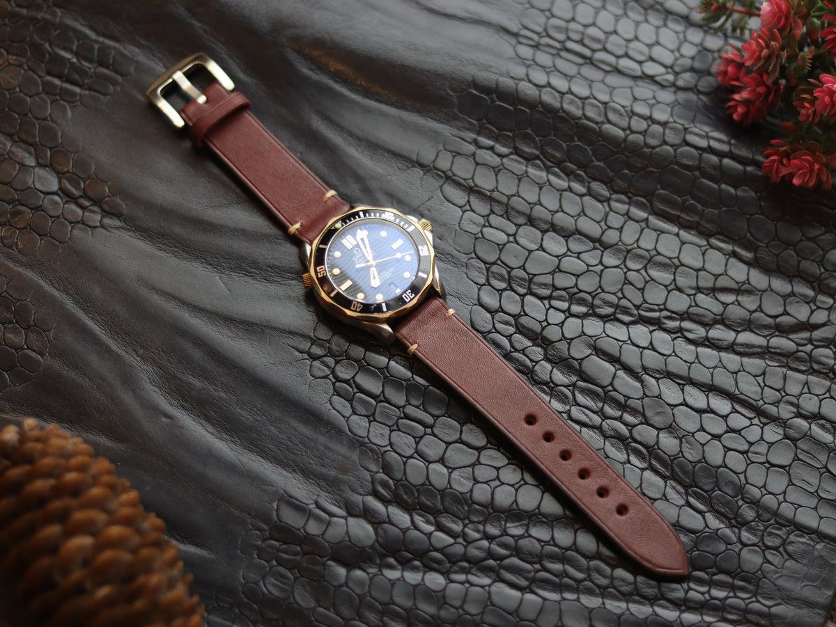 LEATHER STRAPS VINTAGE RED (BEACH) MINIMAL STITCHED GRIP LEATHER GOODS