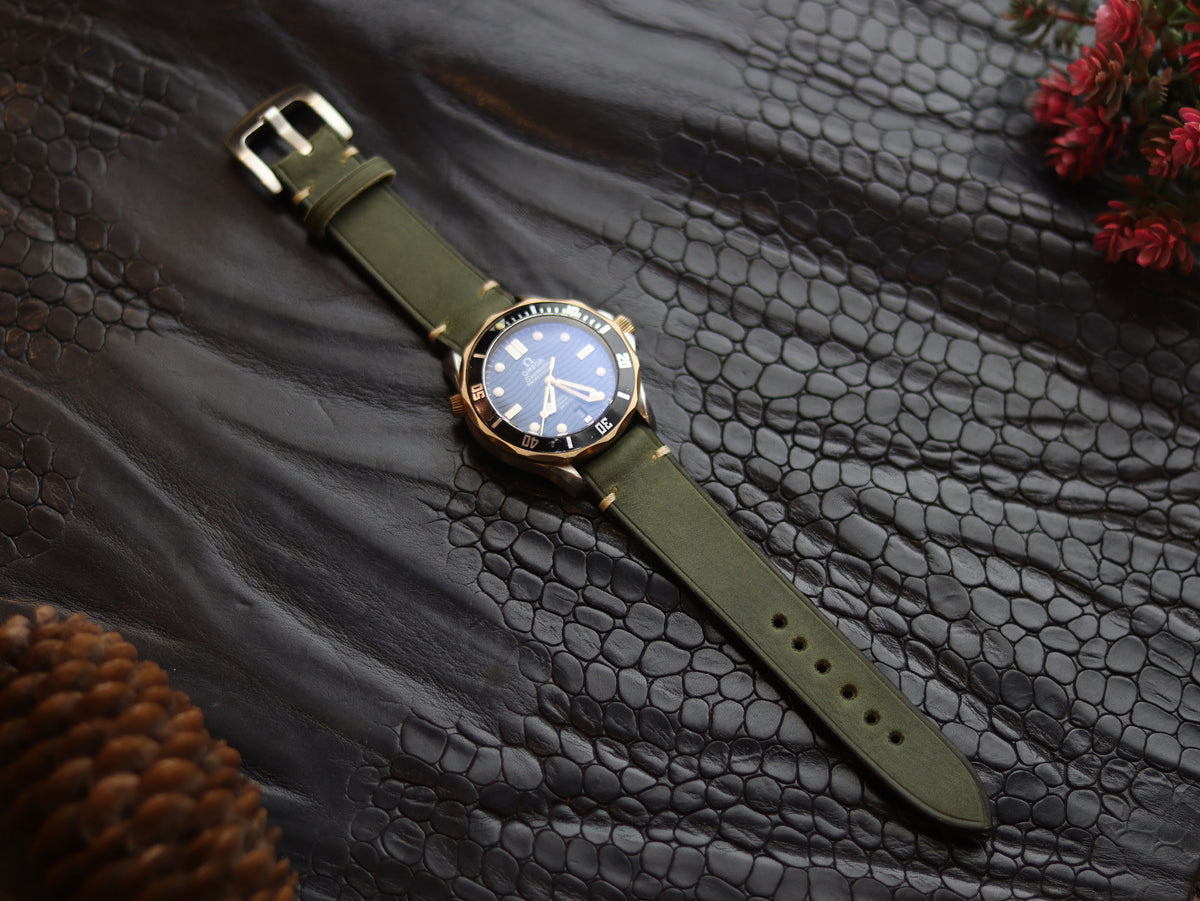 LEATHER STRAPS EMERALD GREEN (BEACH) MINIMAL STITCHED GRIP LEATHER GOODS