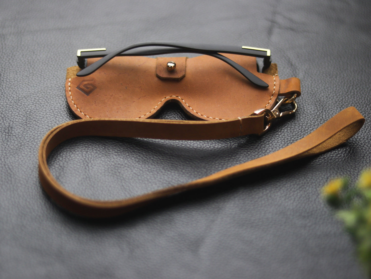 MINIMAL SUNGLASSES CASE CAMEL RUST 01 GRIP LEATHER GOODS