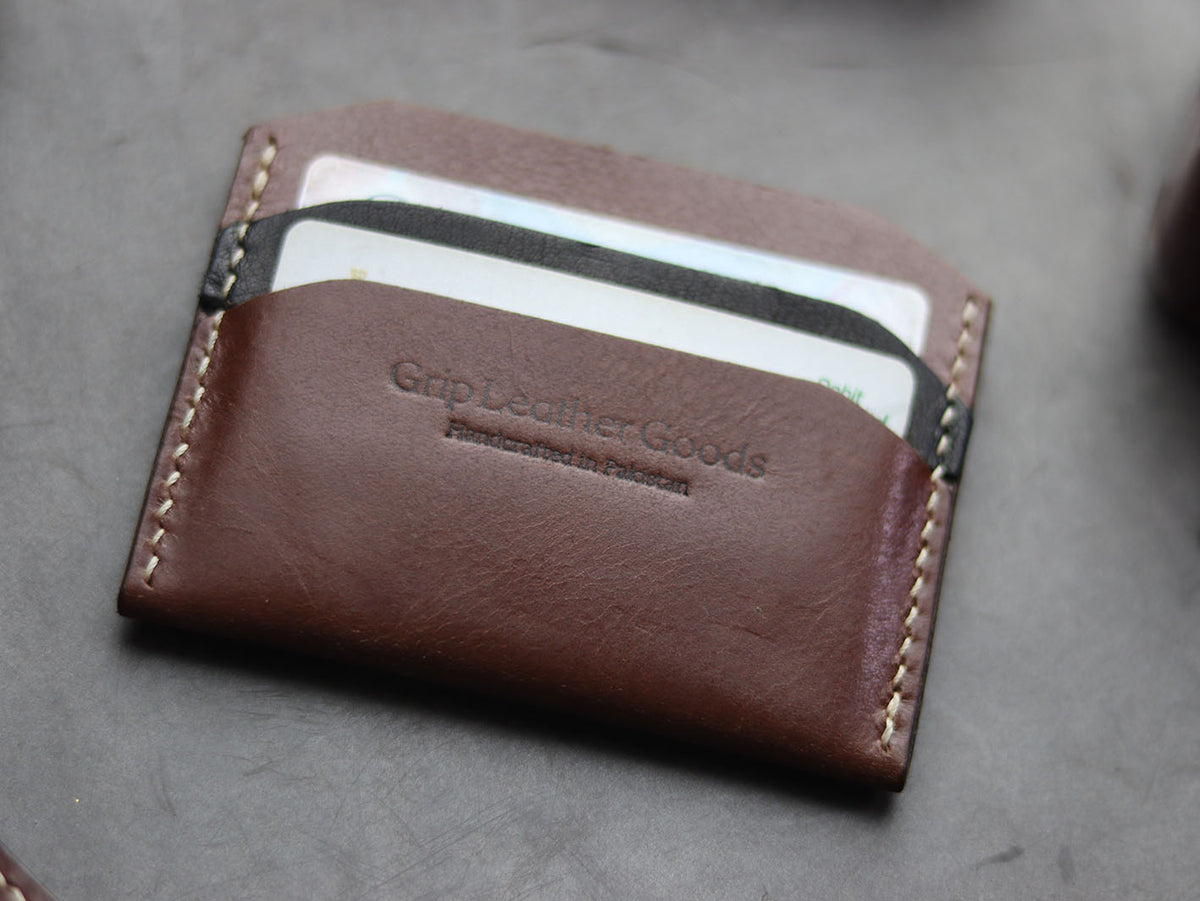 MW-01 MIMIMAL CARD HOLDER WALNUT HUSK BROWN - grip