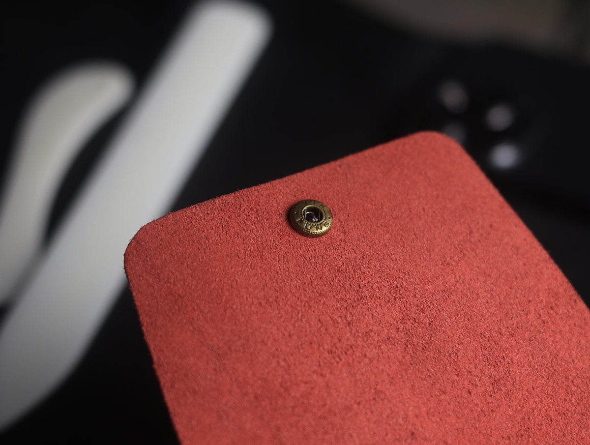DEVINE CLASSIC LEATHER FLIP CARD HOLDER MARQUIS RED