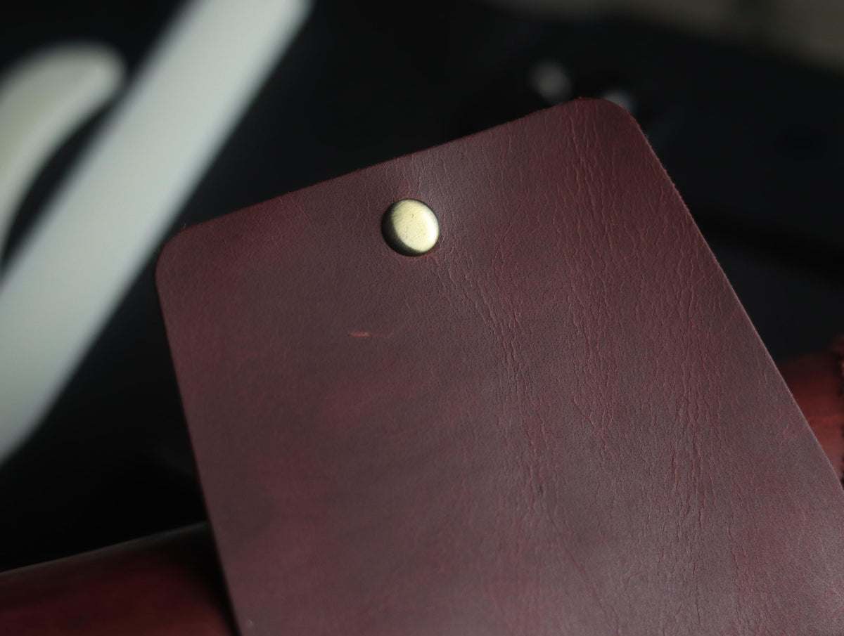 DEVINE CLASSIC LEATHER FLIP CARD HOLDER MARQUIS RED