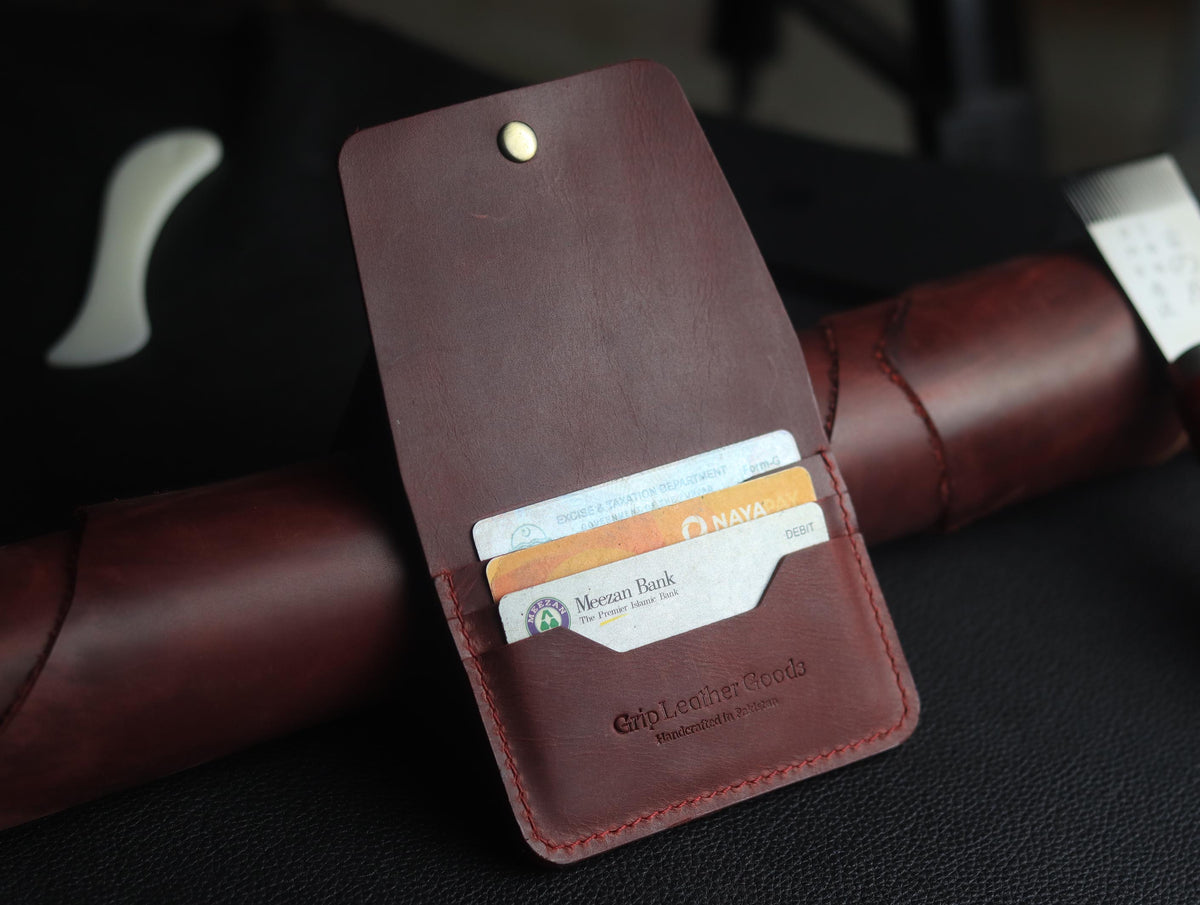 DEVINE CLASSIC LEATHER FLIP CARD HOLDER MARQUIS RED