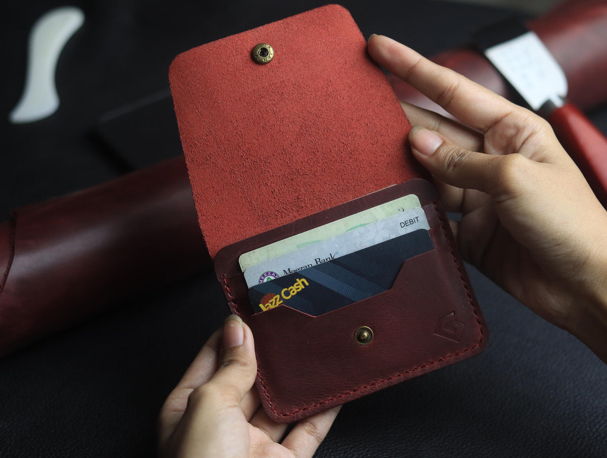 DEVINE CLASSIC LEATHER FLIP CARD HOLDER MARQUIS RED