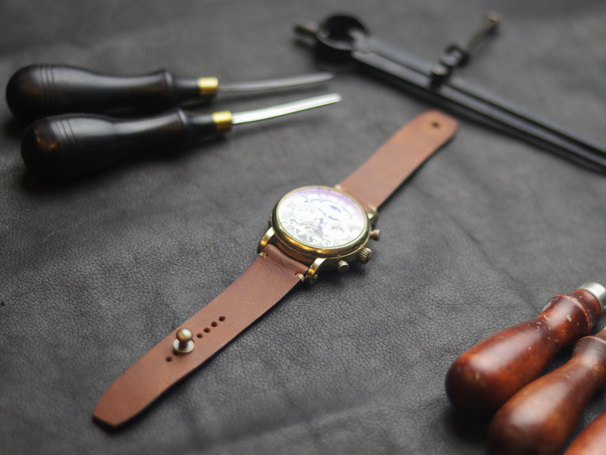 TWANNY BROWN (BEACH) - MINIMAL STITCHED WATCH STRAPS grip