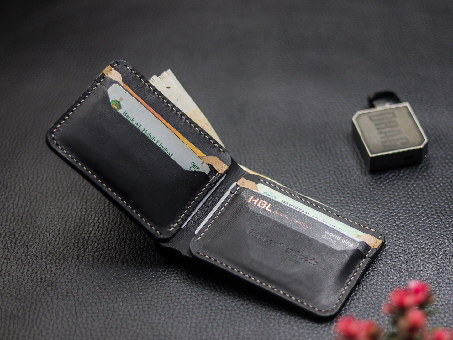URBAN LEATHER WALLET CHARCOLE BLACK & CHIFFON WHITE grip