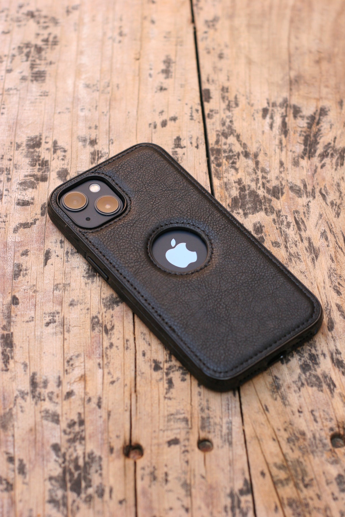 BLACK LEATHER PHONE CASE. grip