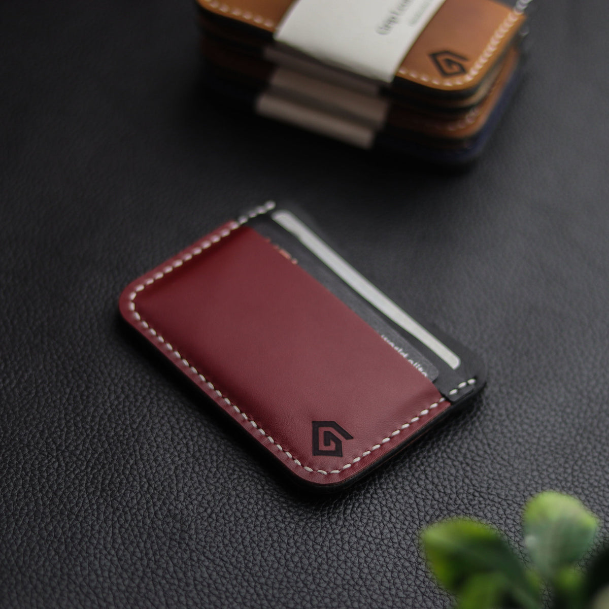 MINIMAL PROPER LEATHER CARD HOLDER