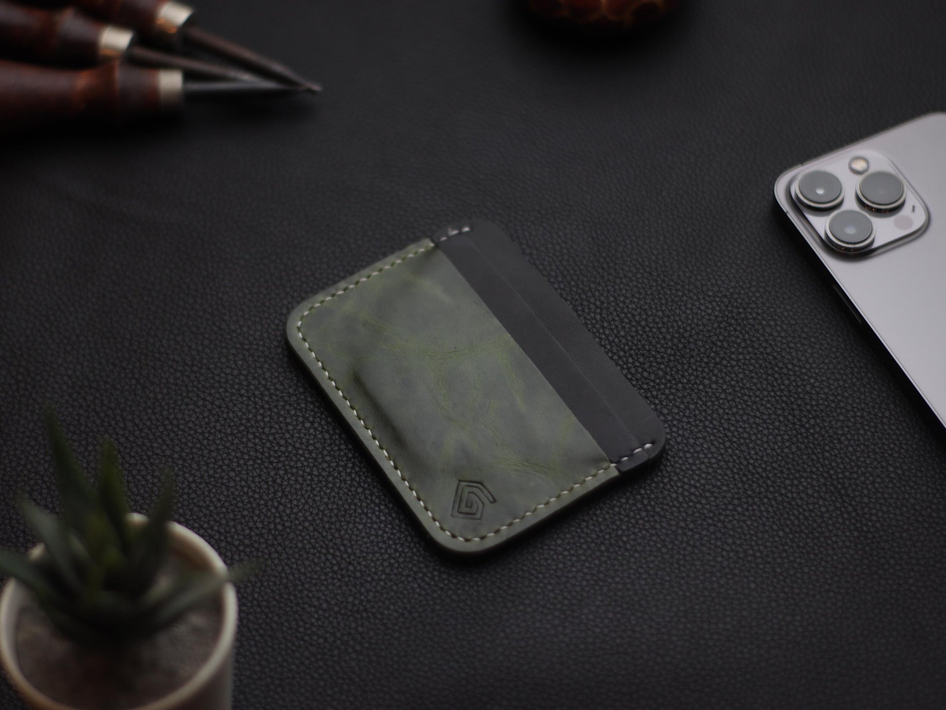 MINIMAL PROPER - EMERALD GREEN grip