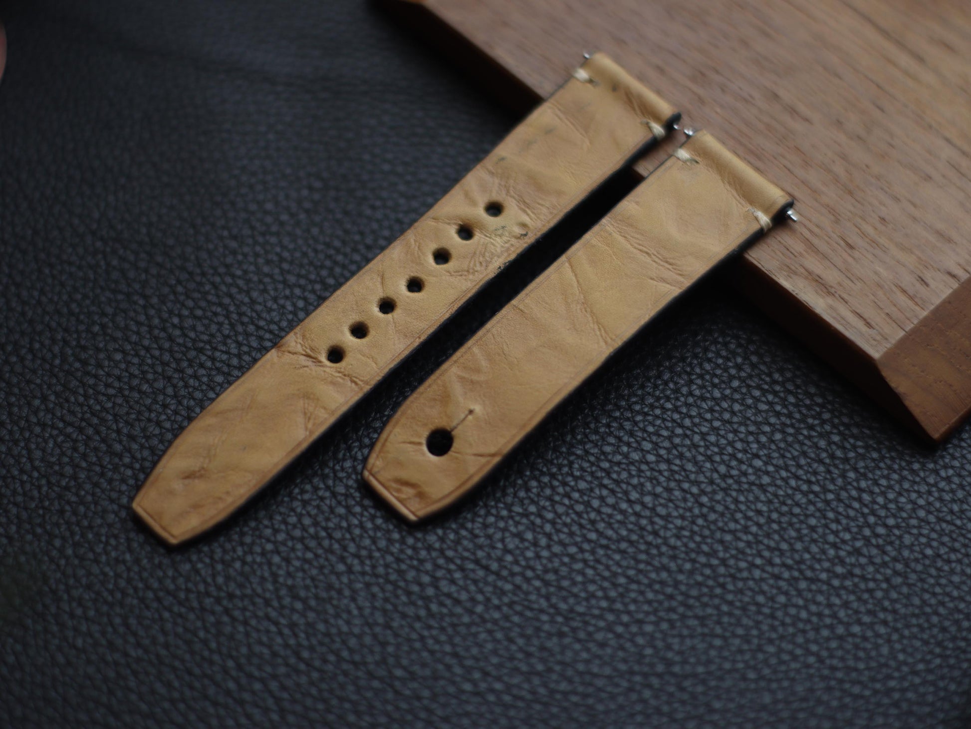BRANDY (BEACH) - MINIMAL STITCHED WATCH STRAPS grip