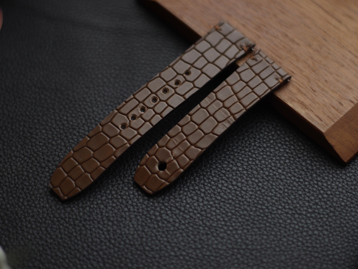 SEPIA BROWN (BROWN) - MINIMAL STITCHED WATCH STRAPS grip