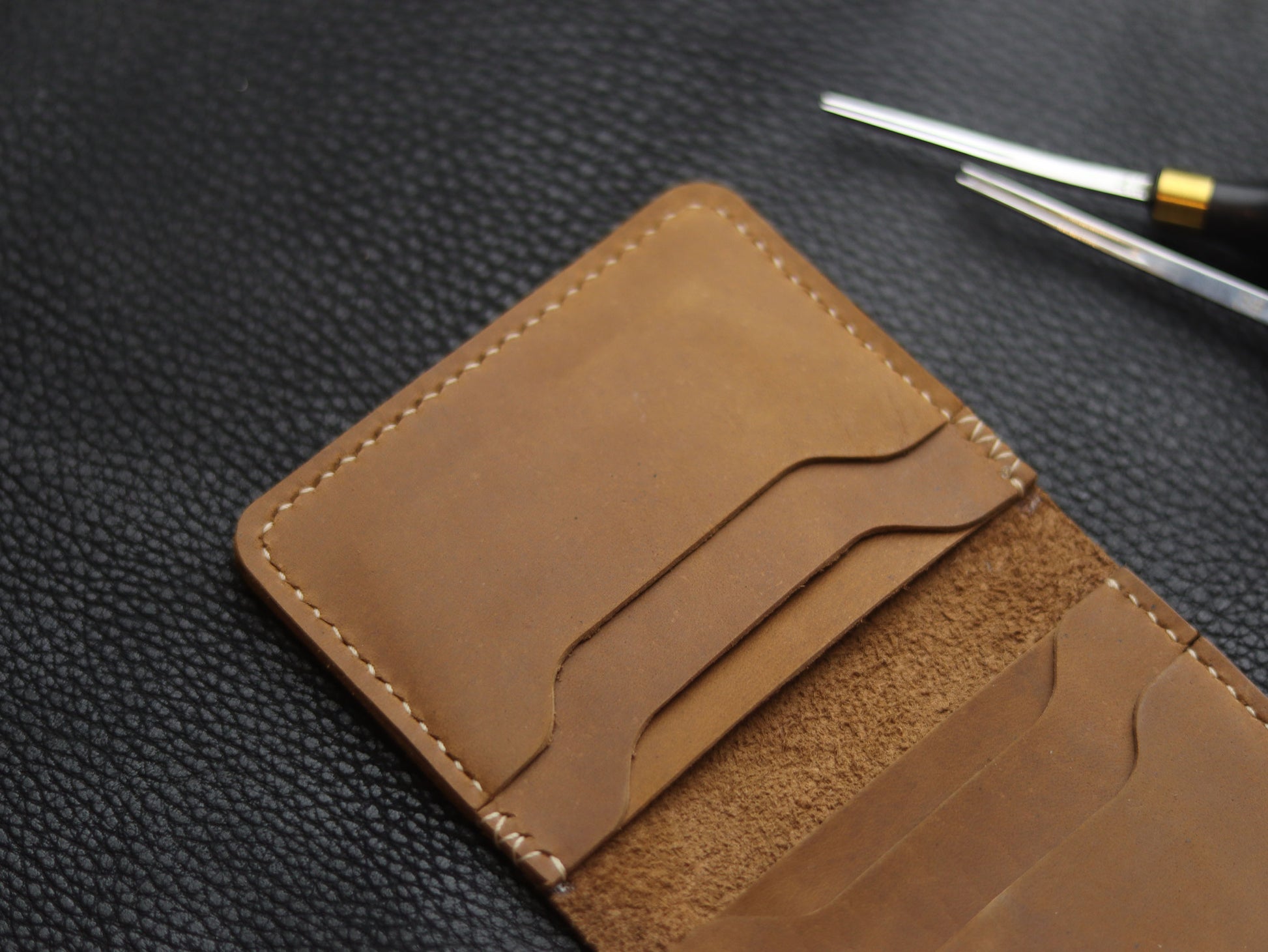BISON ITALIAN BIFOLD CARD HOLDER - CAMMEL BROWN GRIP LEATHER GOODS