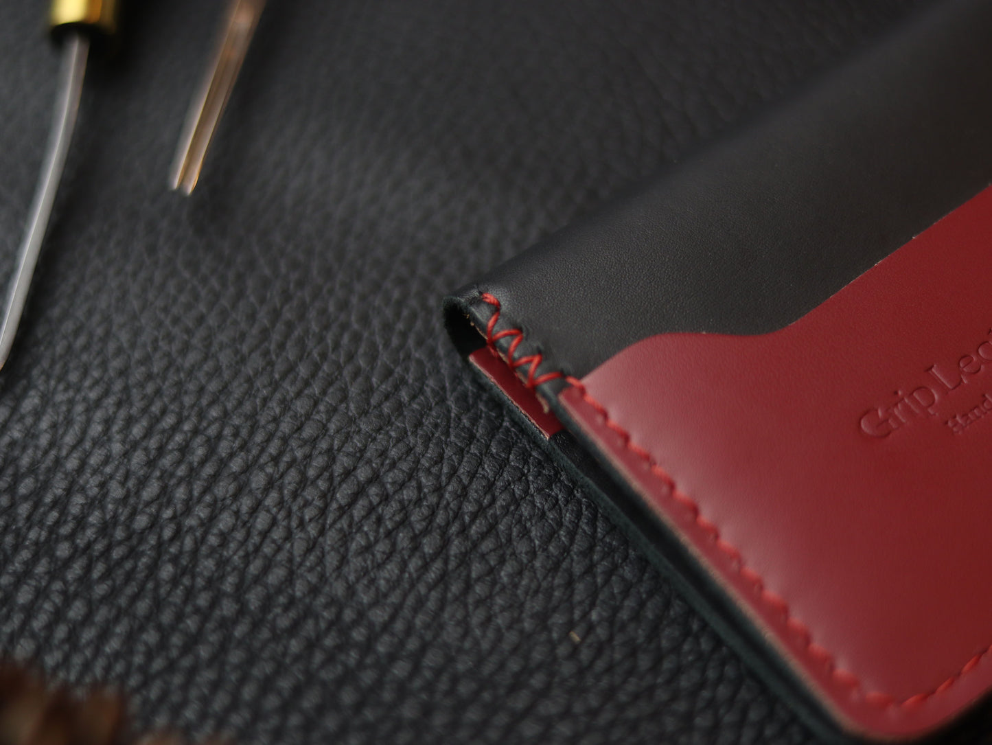 BISON ITALIAN BIFOLD CARD HOLDER - CRIMSON RED & MATTE BLACK GRIP LEATHER GOODS