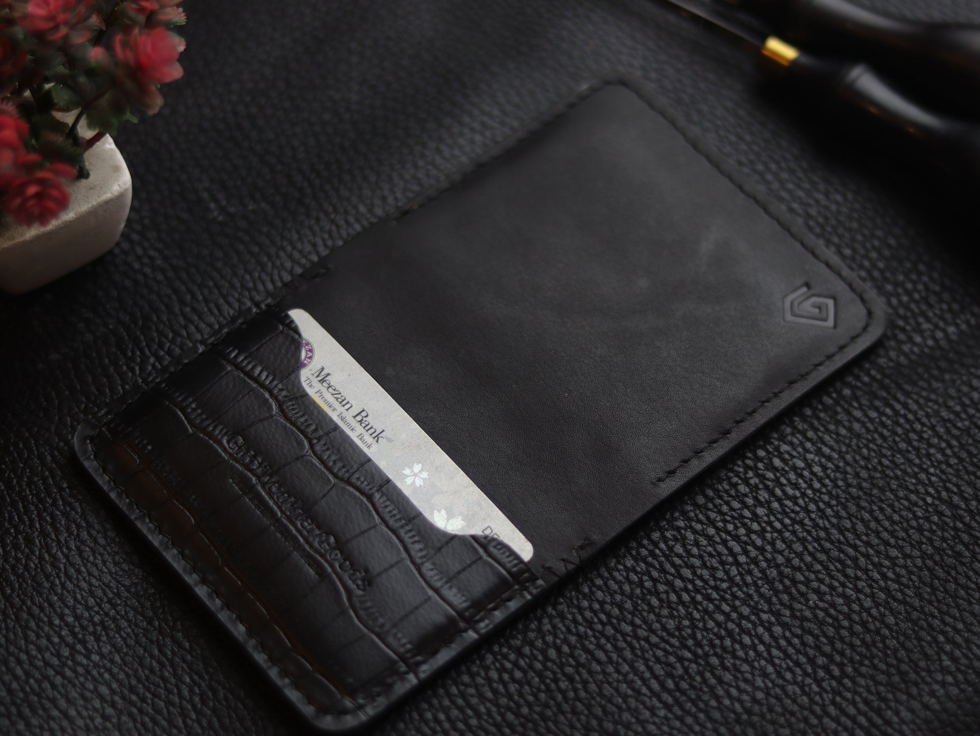 BISON ITALIAN BIFOLD CARD HOLDER - PHANTOM BLACK & MATTE BLACK GRIP LEATHER GOODS