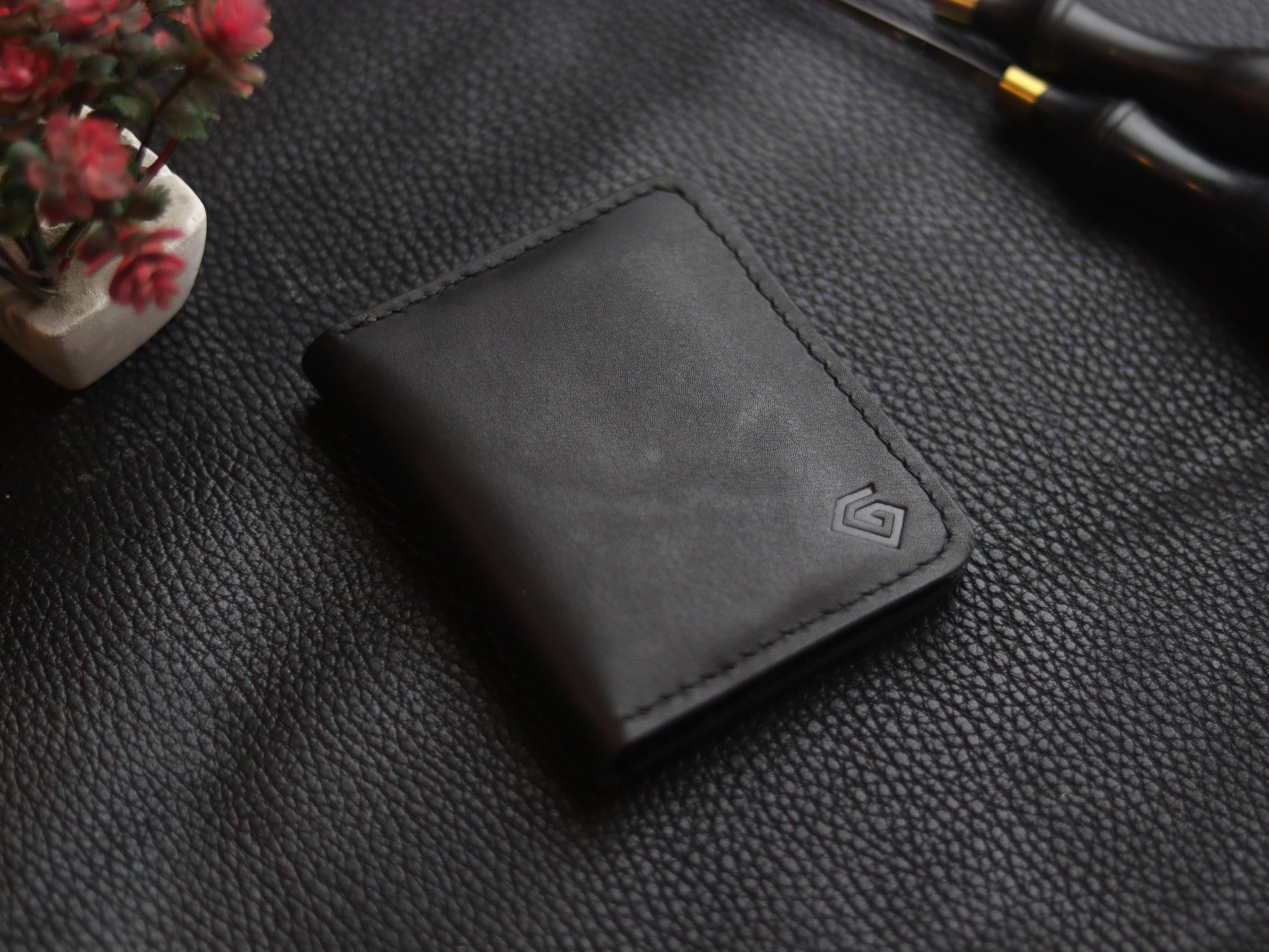 BISON ITALIAN BIFOLD CARD HOLDER - PHANTOM BLACK & MATTE BLACK GRIP LEATHER GOODS