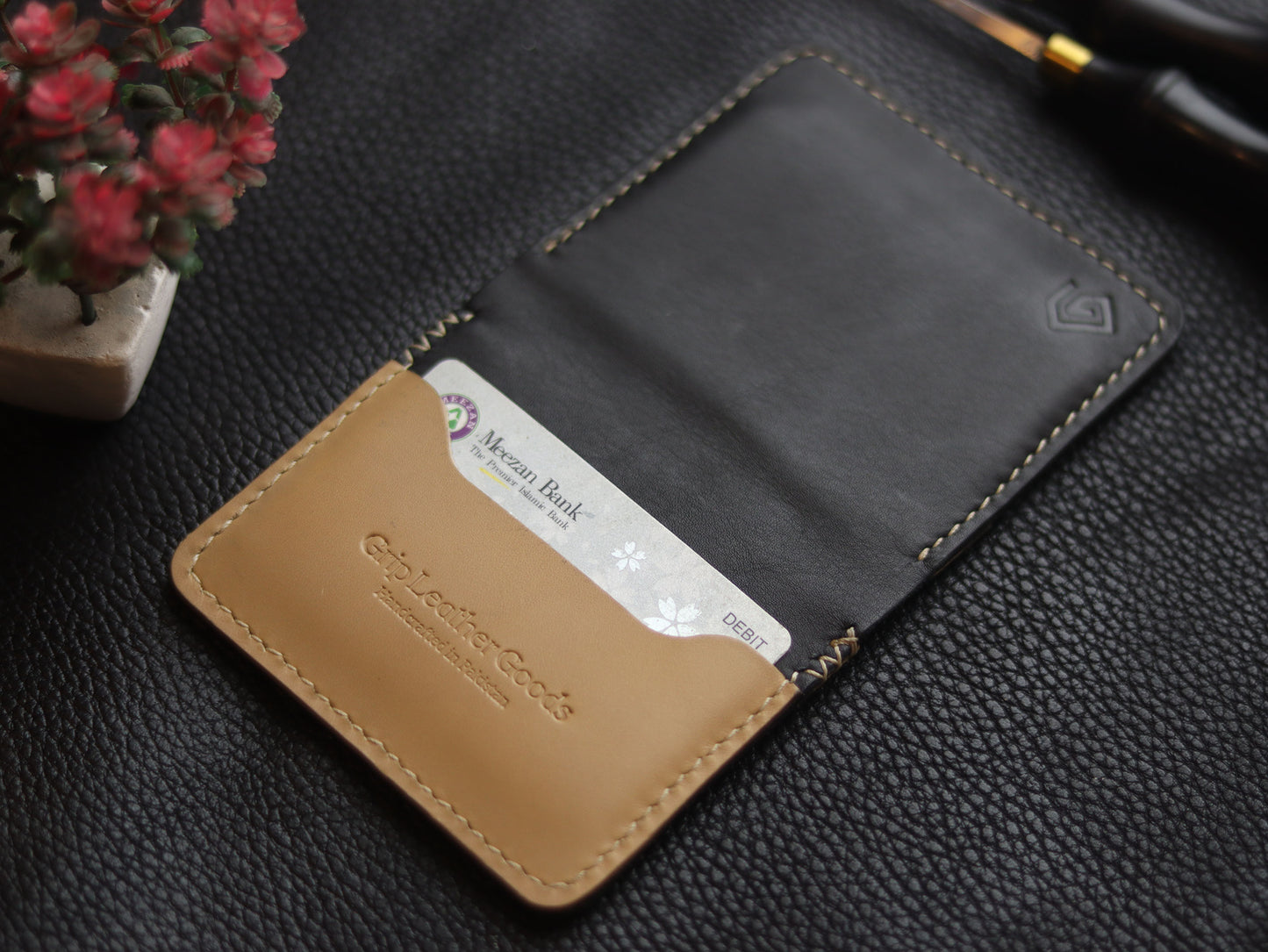 BISON ITALIAN BIFOLD CARD HOLDER - MATTE BLACK & CHIFFON WHITE GRIP LEATHER GOODS