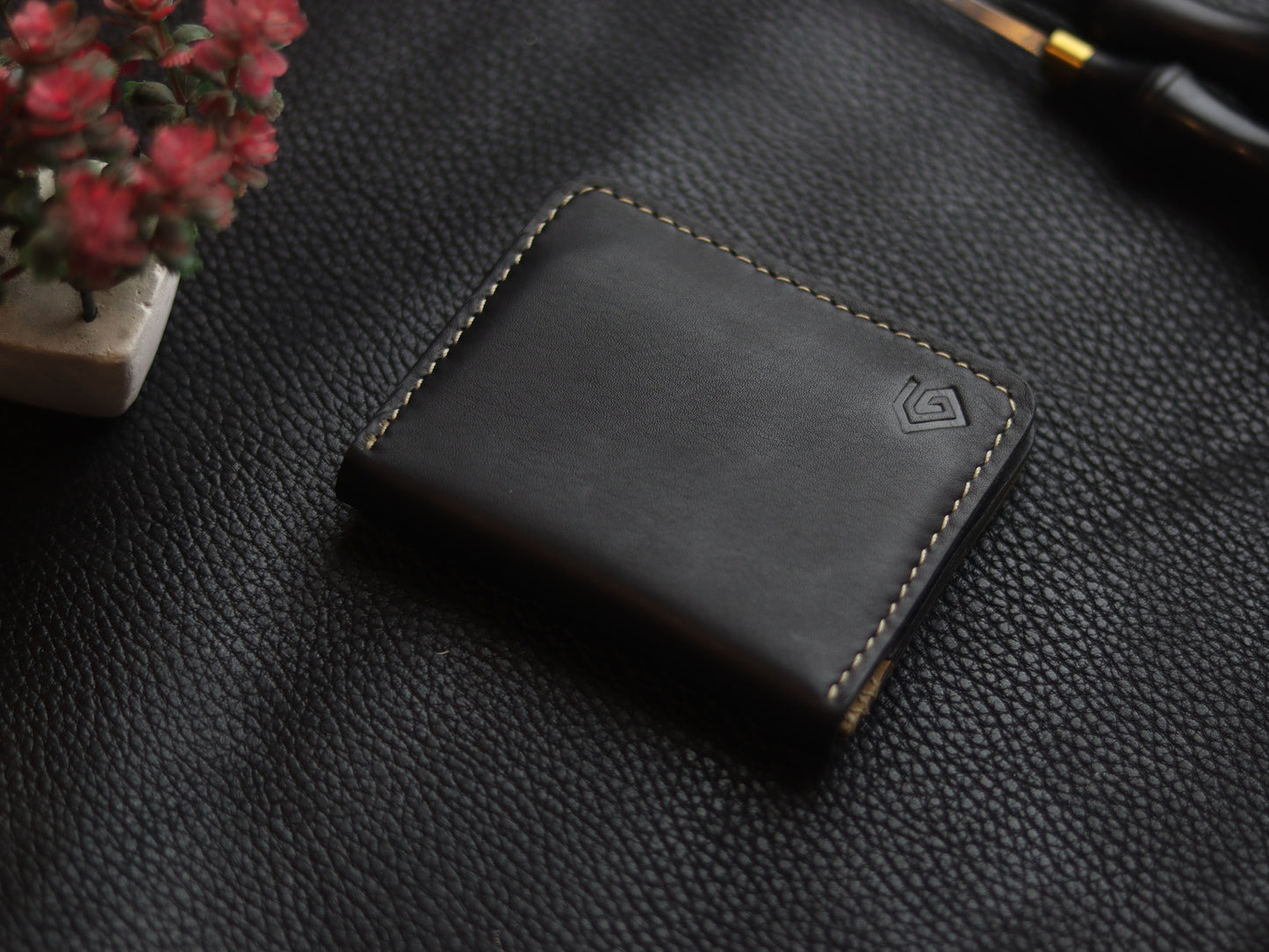 BISON ITALIAN BIFOLD CARD HOLDER - MATTE BLACK & CHIFFON WHITE GRIP LEATHER GOODS
