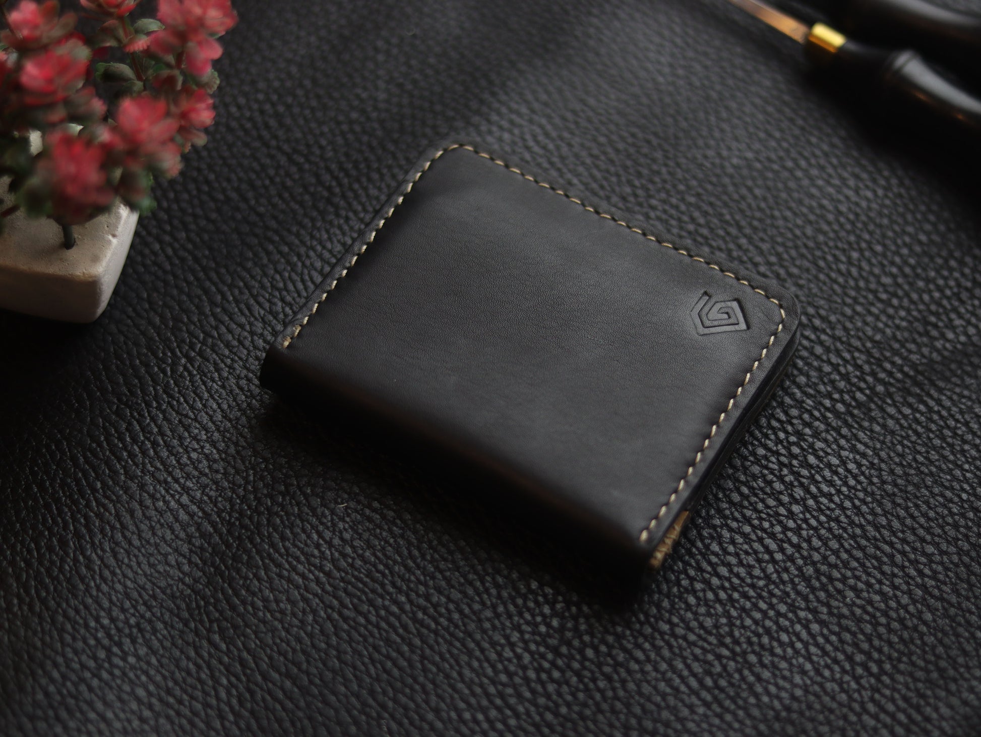 BISON ITALIAN BIFOLD CARD HOLDER - MATTE BLACK & CHIFFON WHITE GRIP LEATHER GOODS