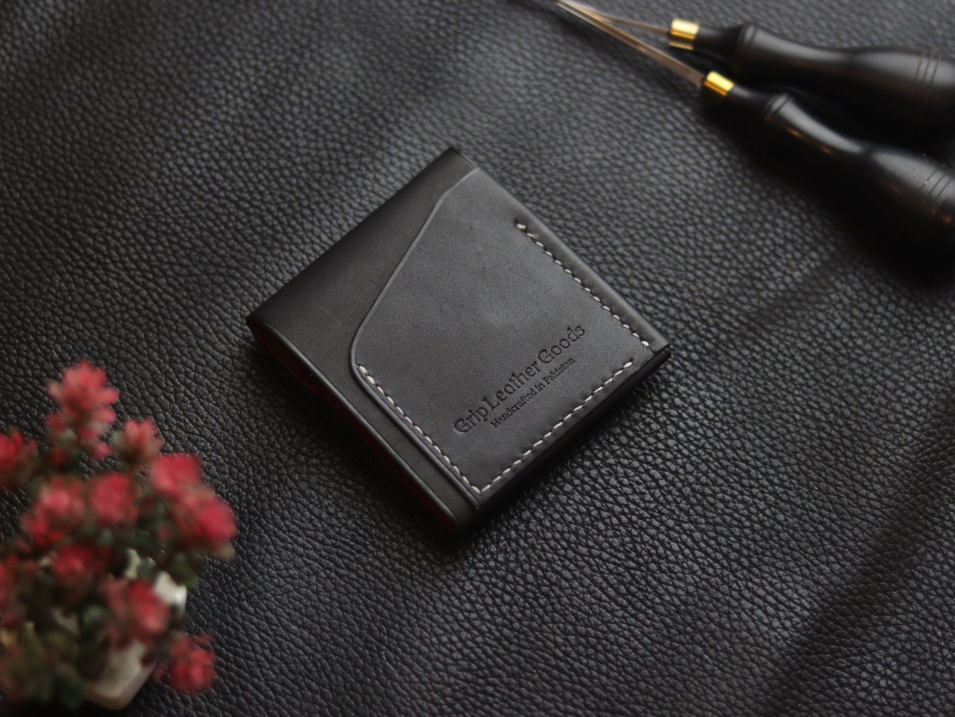 CARVES MINI SMART WALLET CHARCOLE BLACK &  BURGUNDY GRIP LEATHER GOODS