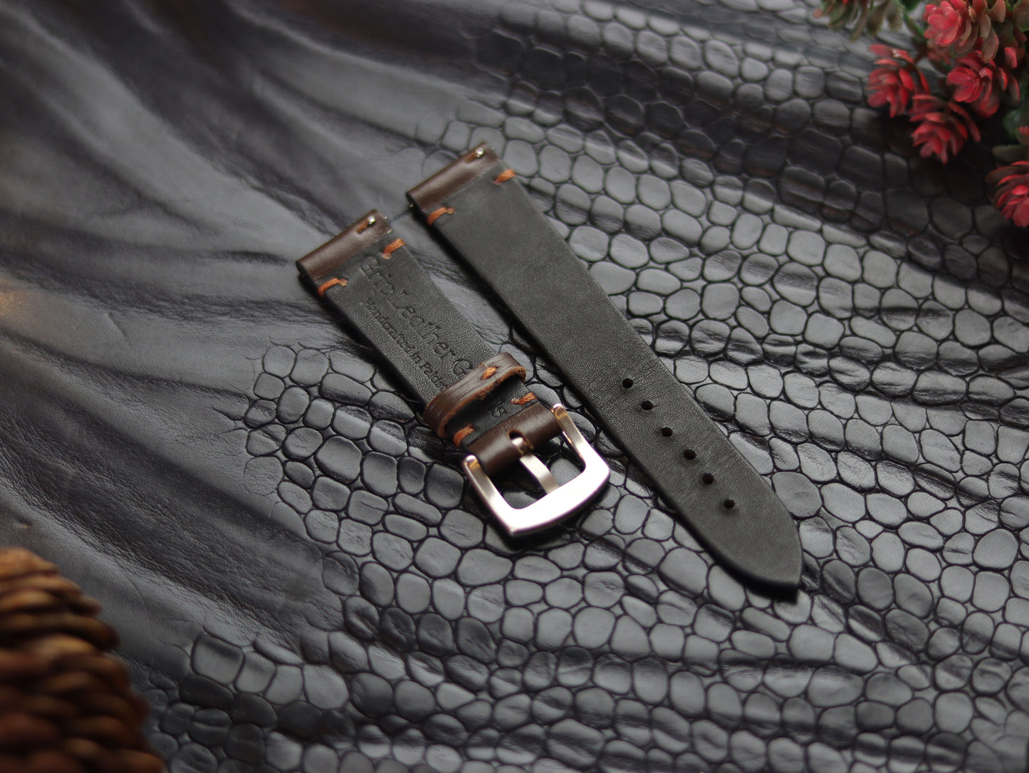 LEATHER STRAPS RUSTIC BROWN (BROWN) MINIMAL STITCHED GRIP LEATHER GOODS