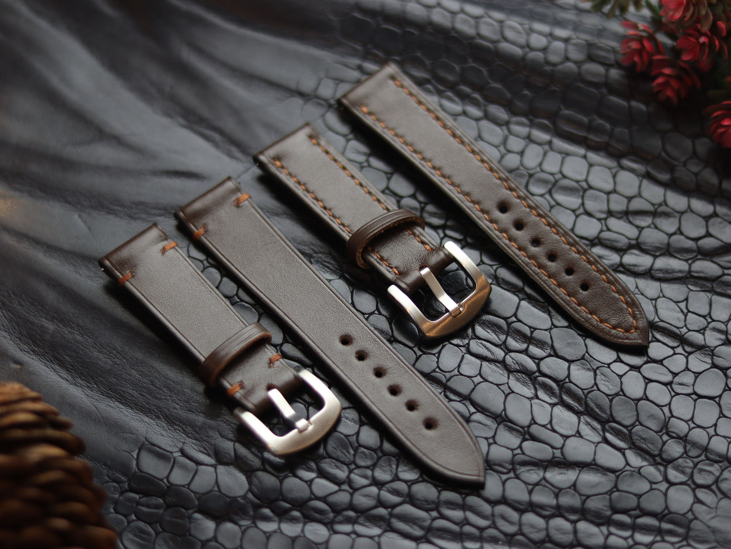 LEATHER STRAPS RUSTIC BROWN (BROWN) MINIMAL STITCHED GRIP LEATHER GOODS