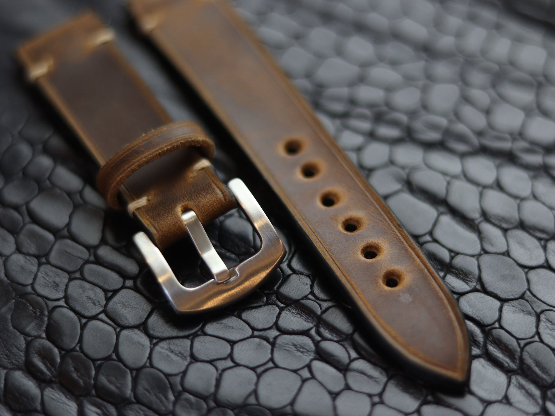 LEATHER STRAPS BRUNETTE BROWN (BEACH)  MINIMAL STITCHED GRIP LEATHER GOODS