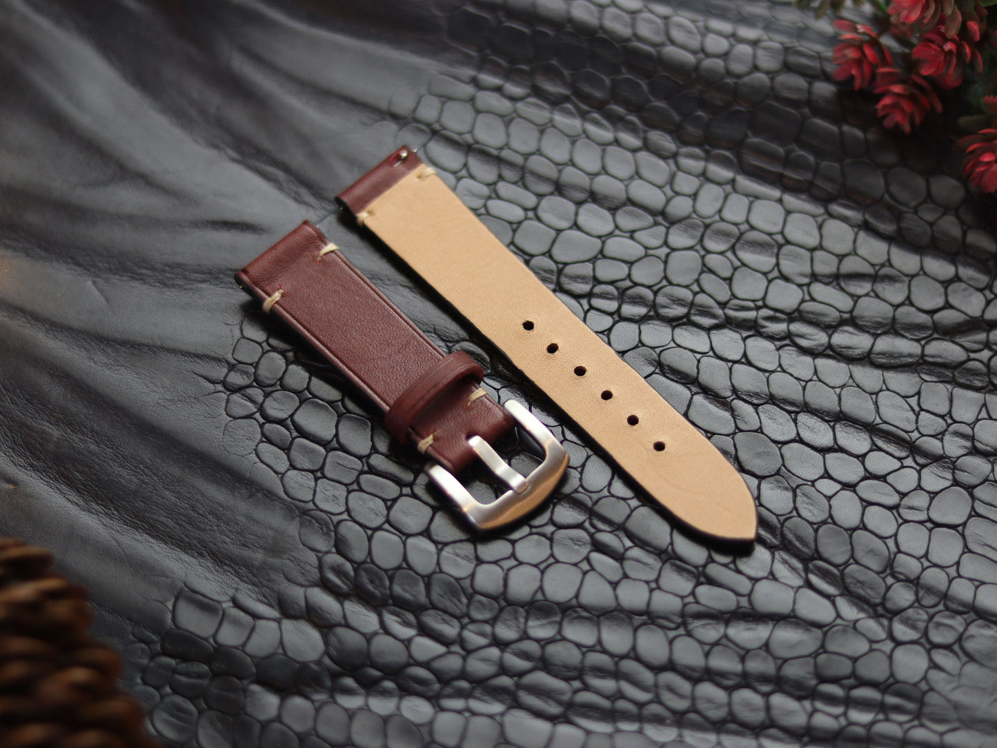 LEATHER STRAPS VINTAGE RED (BEACH)  MINIMAL STITCHED GRIP LEATHER GOODS