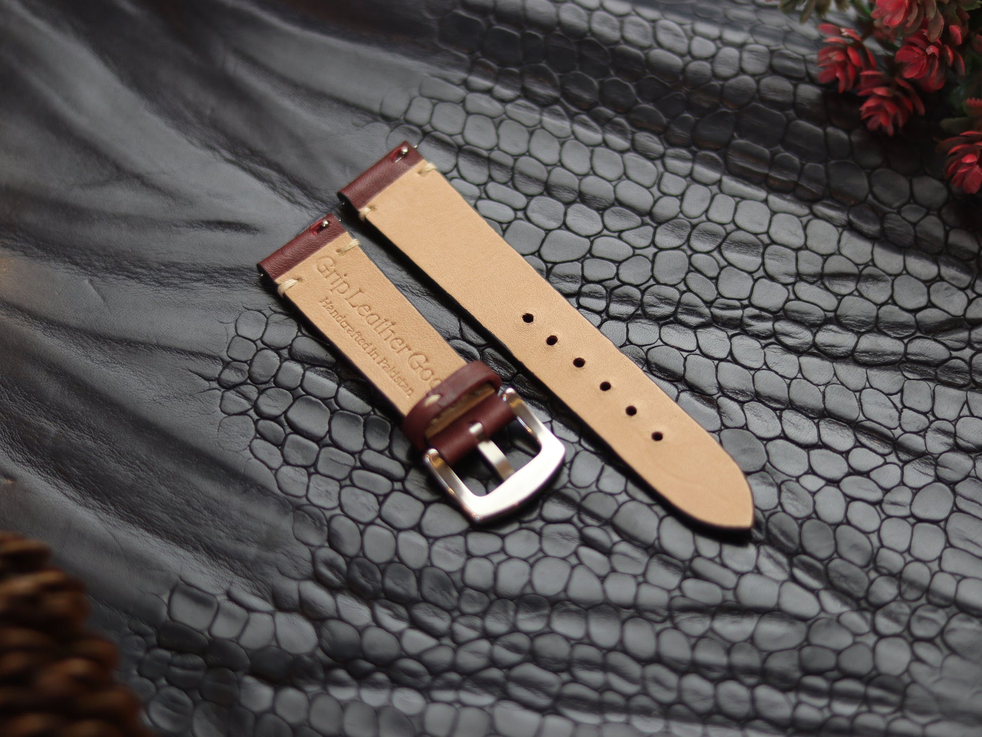 LEATHER STRAPS VINTAGE RED (BEACH)  MINIMAL STITCHED GRIP LEATHER GOODS