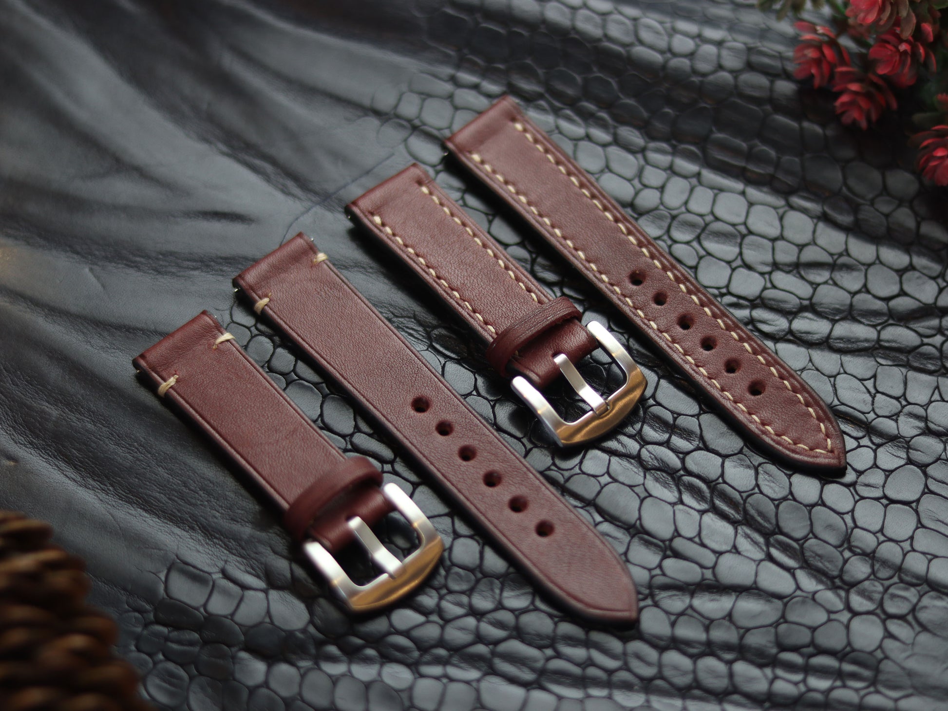 LEATHER STRAPS VINTAGE RED (BEACH)  MINIMAL STITCHED GRIP LEATHER GOODS