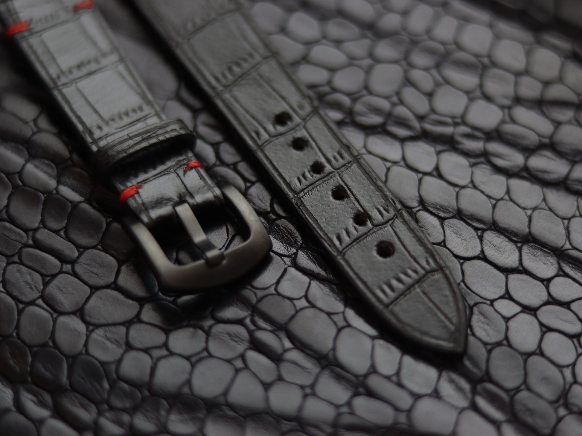 LEATHER STRAPS PHANTOM BLACK (RED)  MINIMAL STITCHED GRIP LEATHER GOODS