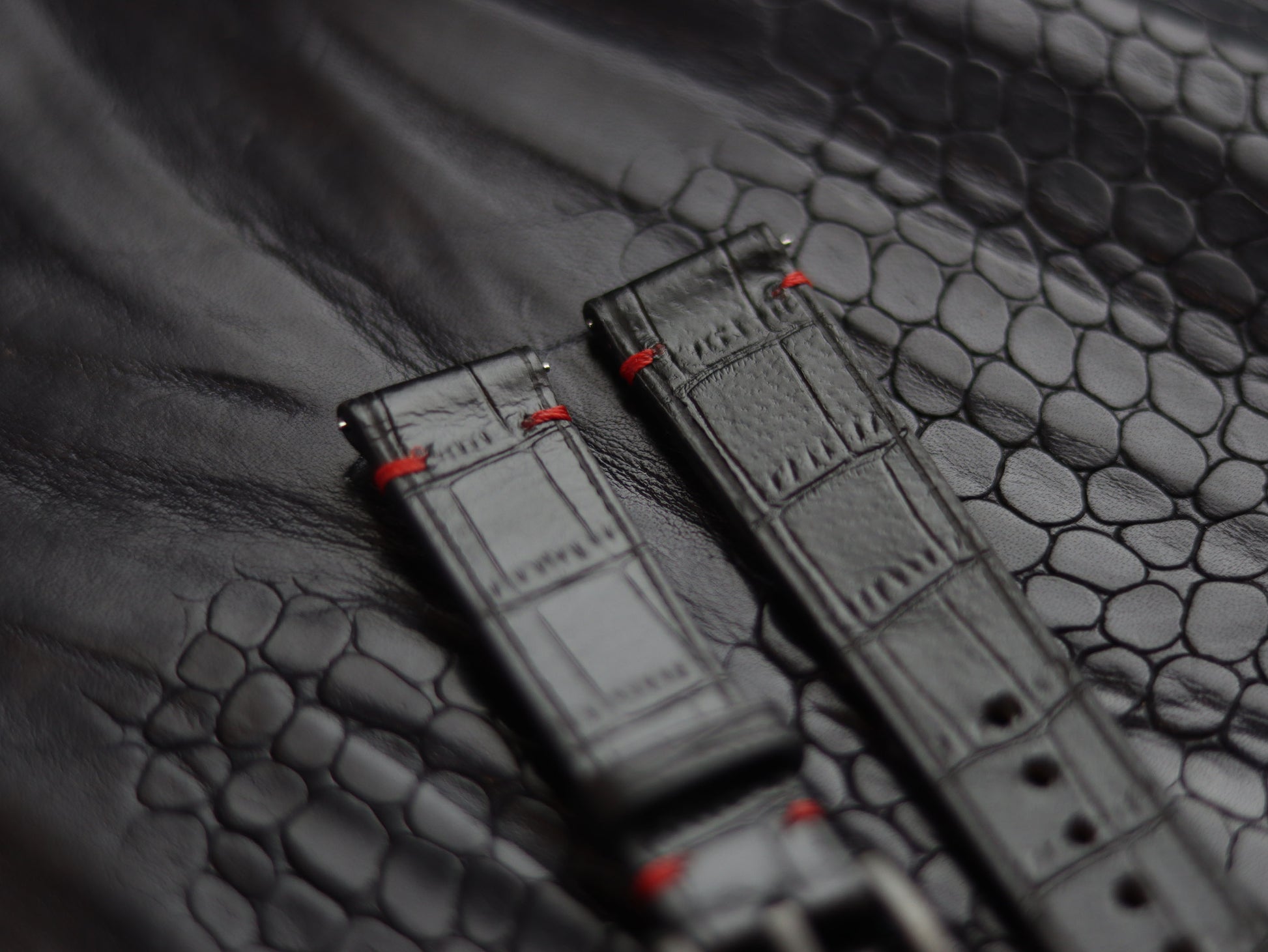 LEATHER STRAPS PHANTOM BLACK (RED)  MINIMAL STITCHED GRIP LEATHER GOODS