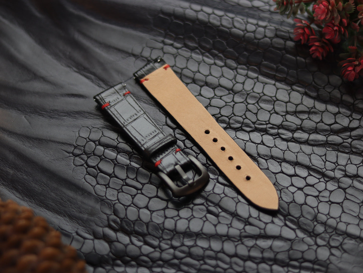 LEATHER STRAPS PHANTOM BLACK (RED)  MINIMAL STITCHED GRIP LEATHER GOODS