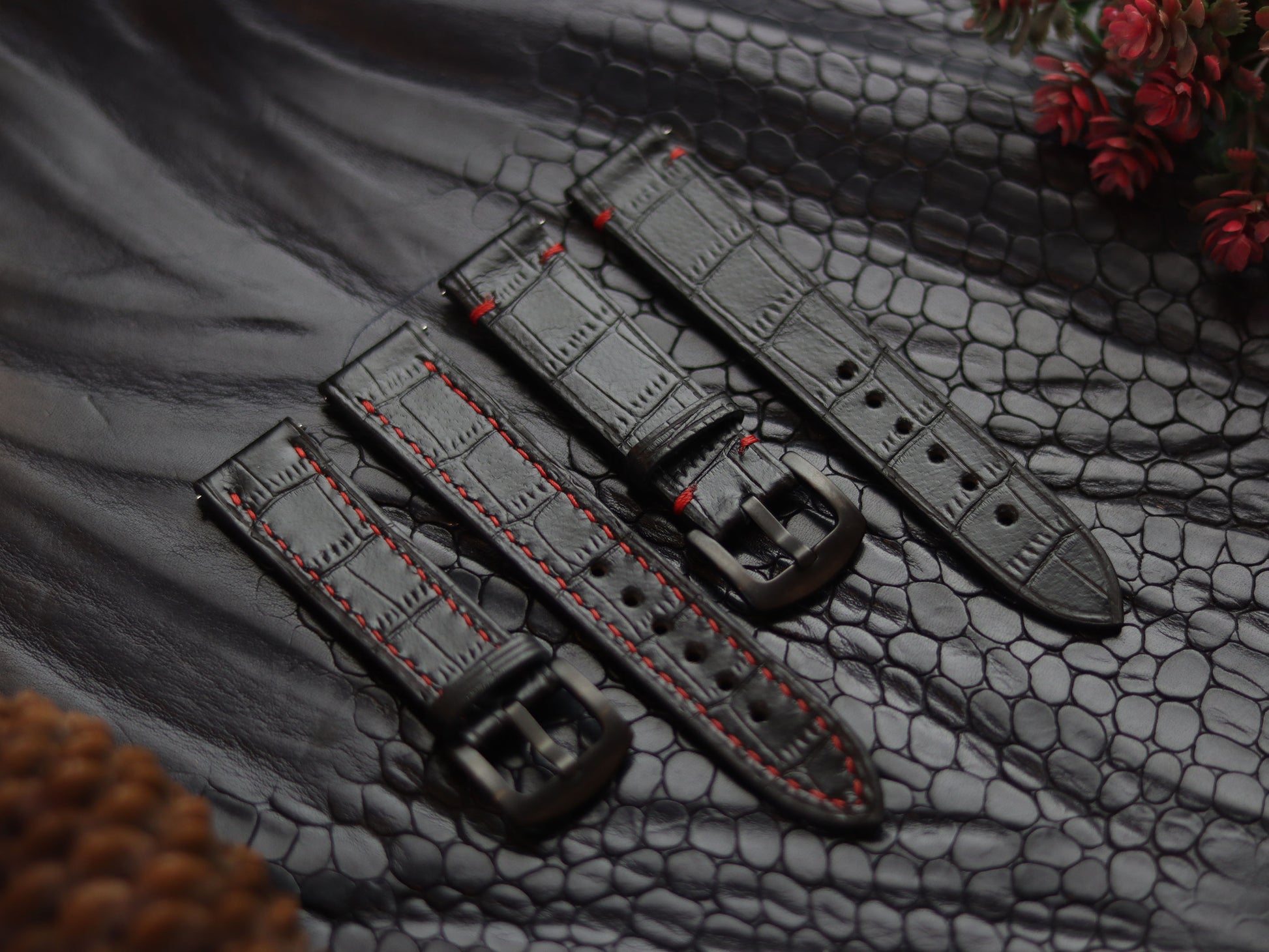 LEATHER STRAPS PHANTOM BLACK (RED)  MINIMAL STITCHED GRIP LEATHER GOODS