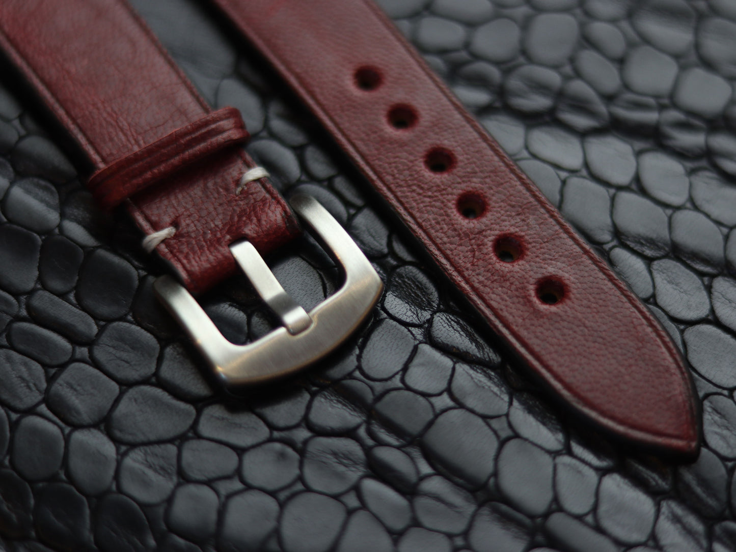 LEATHER STRAPS SCARLET RED (WHITE) MINIMAL STITCHED GRIP LEATHER GOODS