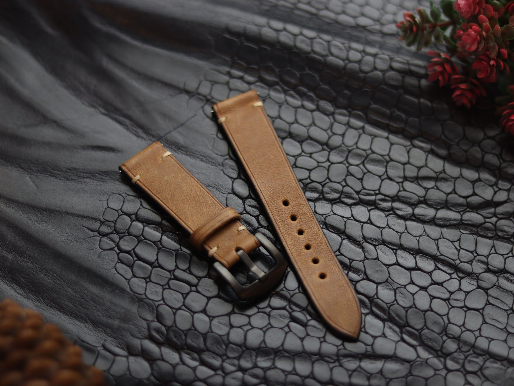 LEATHER STRAPS PEBBLE BROWN (BEACH)  MINIMAL STITCHED GRIP LEATHER GOODS