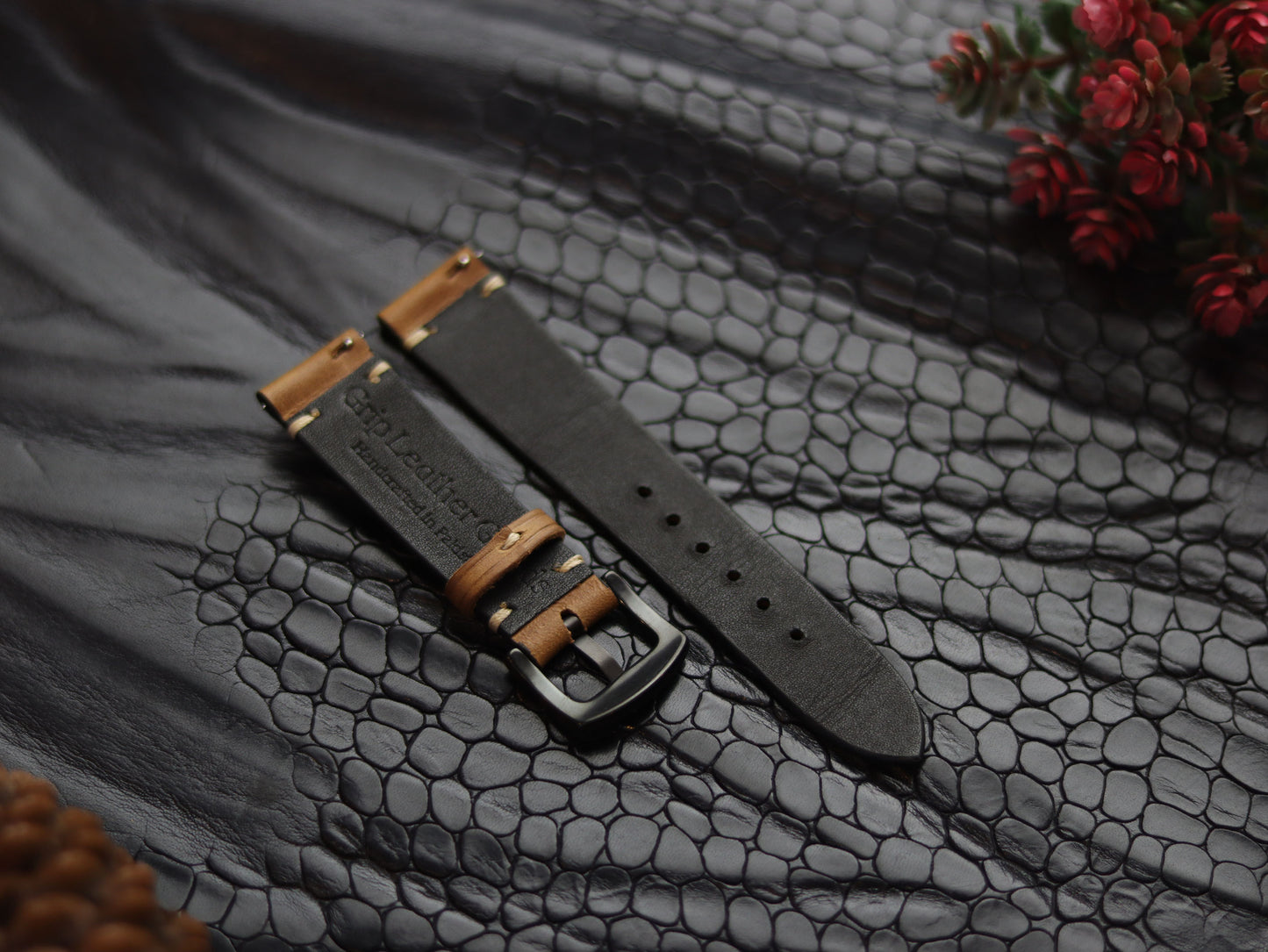 LEATHER STRAPS PEBBLE BROWN (BEACH)  MINIMAL STITCHED GRIP LEATHER GOODS
