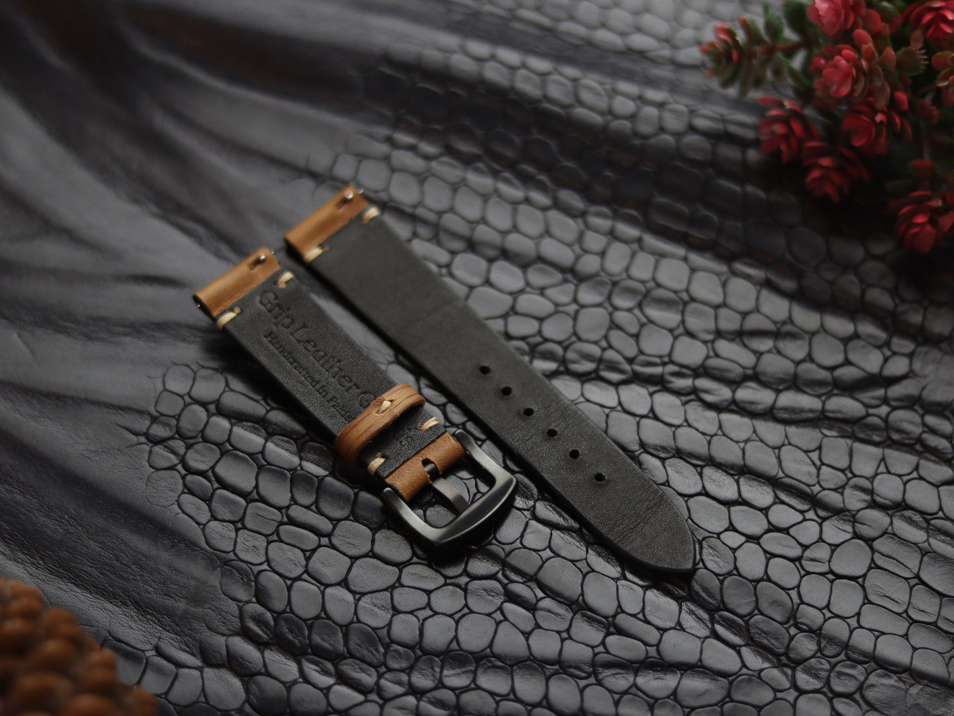 LEATHER STRAPS PEBBLE BROWN (BEACH)  MINIMAL STITCHED GRIP LEATHER GOODS