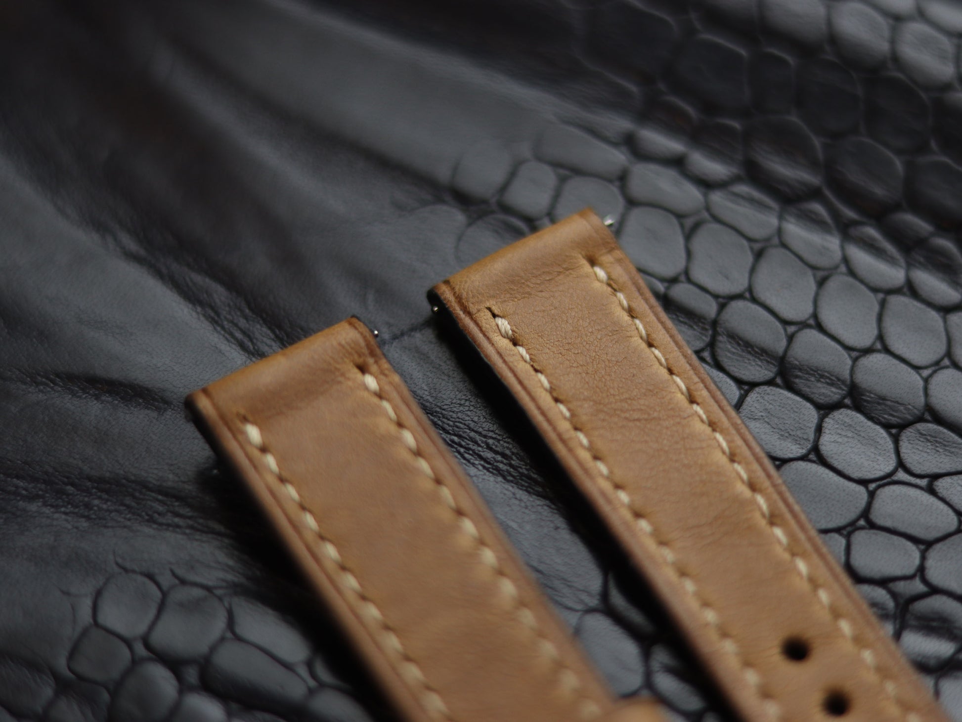 LEATHER STRAPS PEBBLE BROWN (BEACH)  FULL STITCHED GRIP LEATHER GOODS