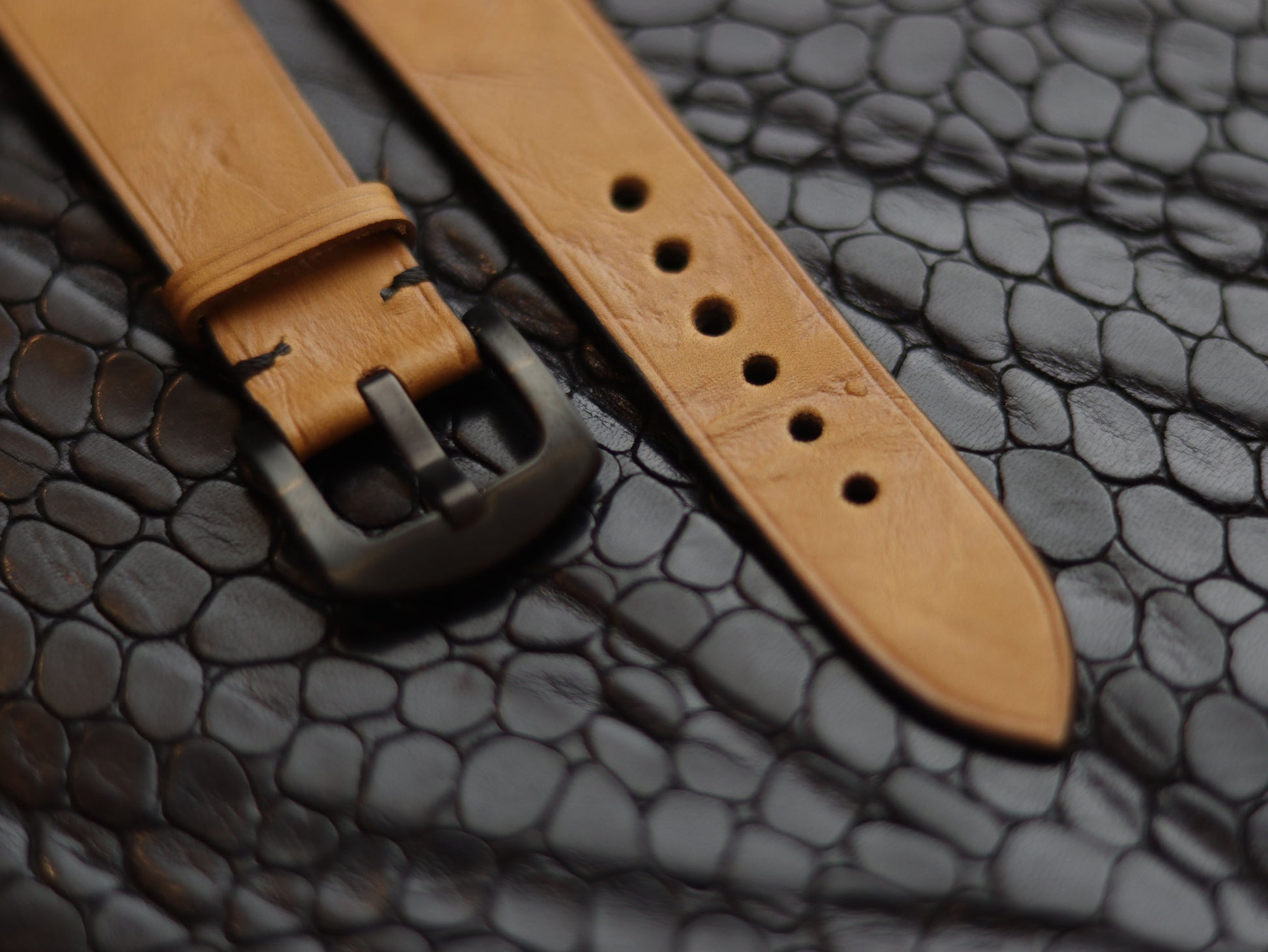 LEATHER STRAPS CLASSIC OAK (BLACK)  MINIMAL STITCHED GRIP LEATHER GOODS