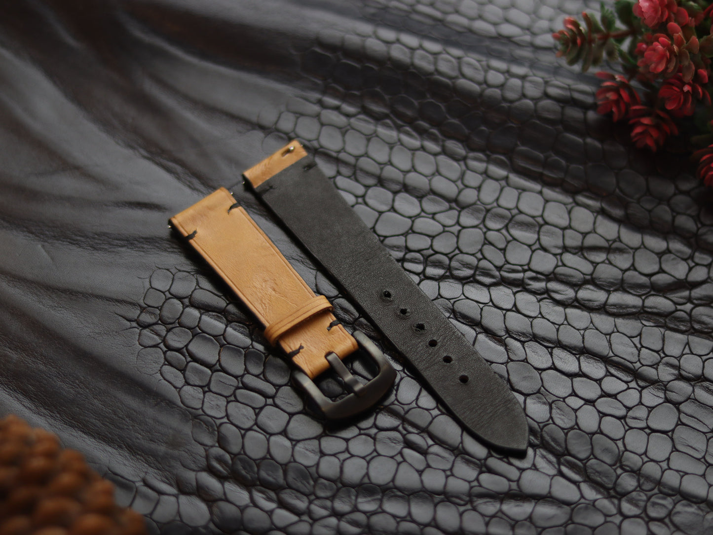 LEATHER STRAPS CLASSIC OAK (BLACK)  MINIMAL STITCHED GRIP LEATHER GOODS