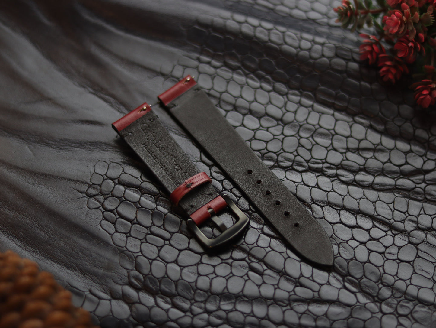 LEATHER STRAPS CRIMSON RED (BLACK)  MINIMAL STITCHED GRIP LEATHER GOODS