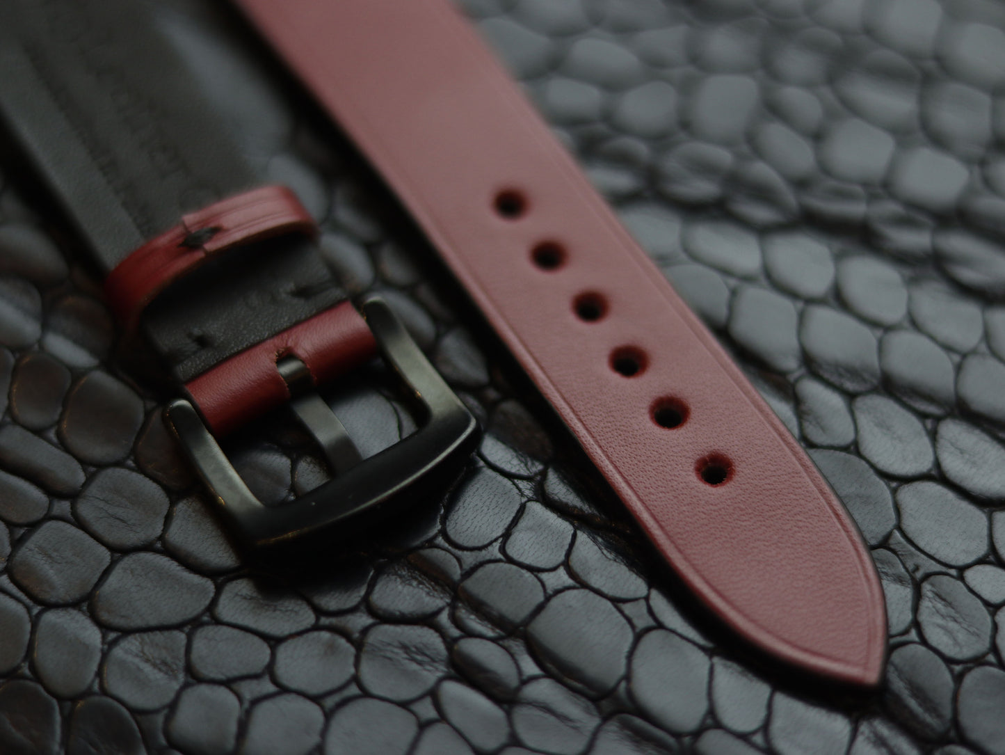 LEATHER STRAPS CRIMSON RED (BLACK)  MINIMAL STITCHED GRIP LEATHER GOODS