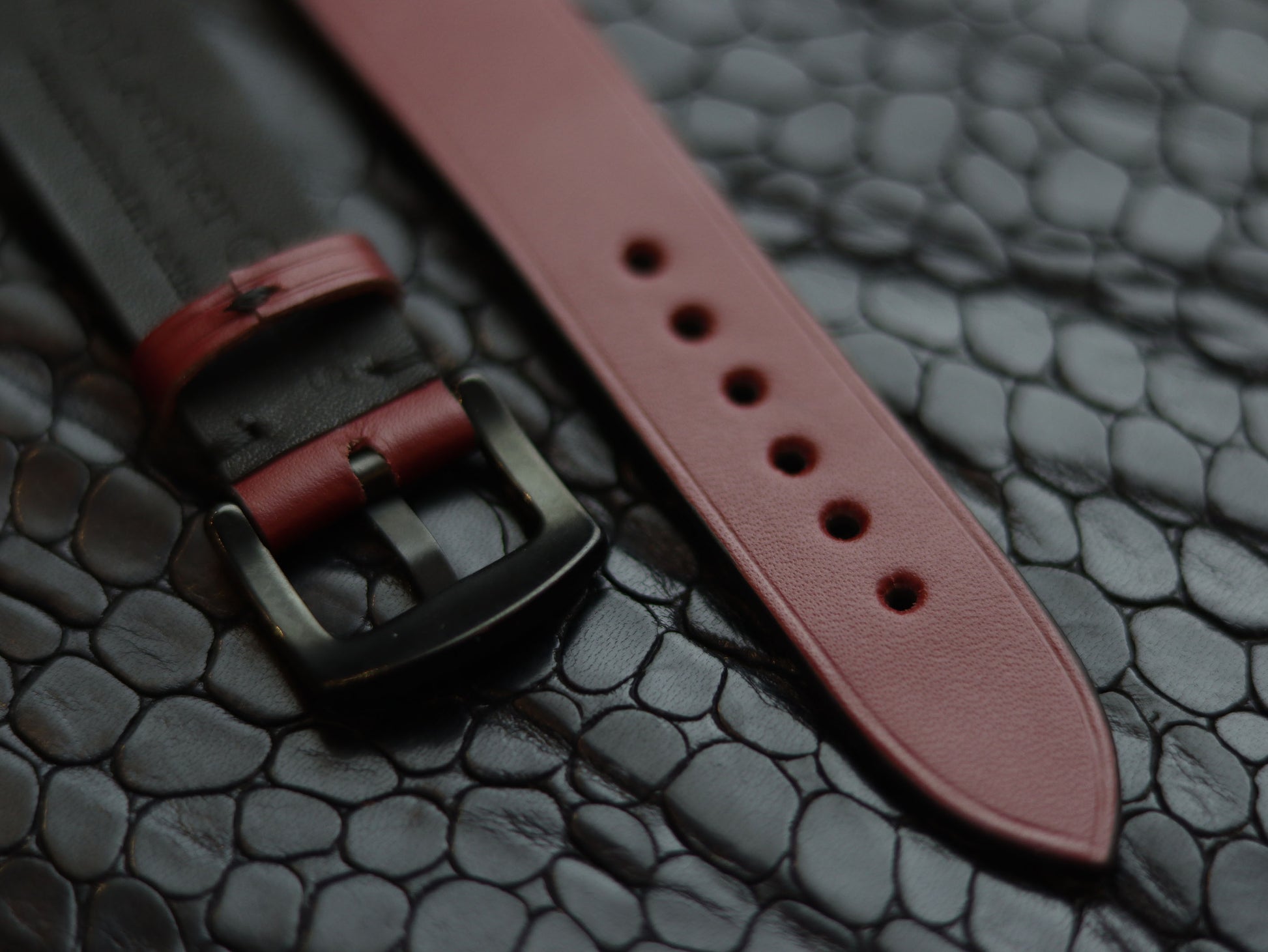LEATHER STRAPS CRIMSON RED (BLACK)  MINIMAL STITCHED GRIP LEATHER GOODS