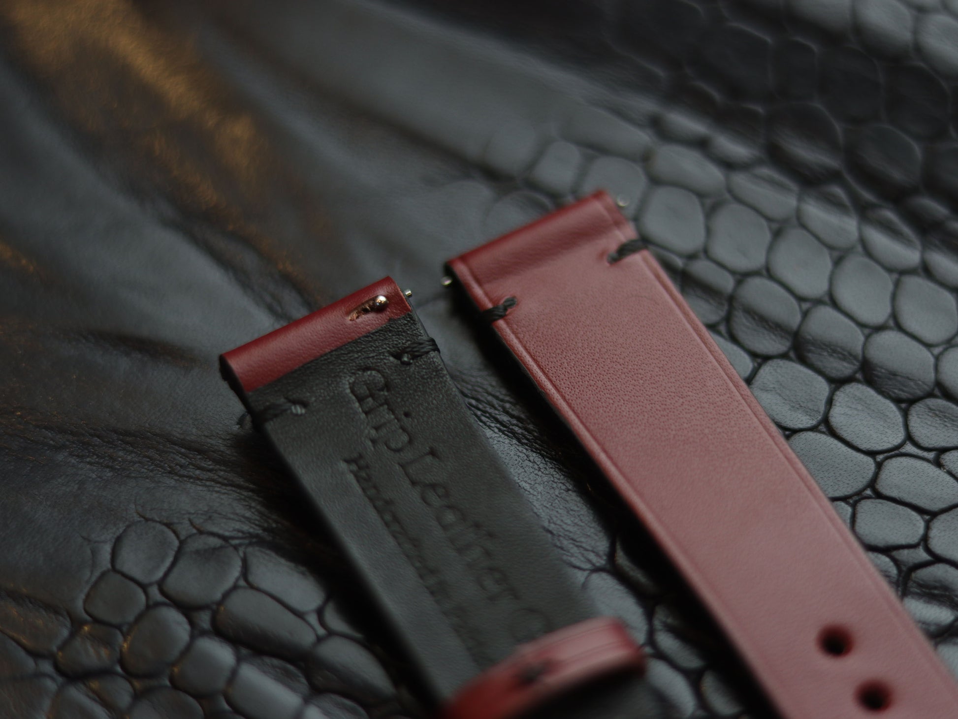 LEATHER STRAPS CRIMSON RED (BLACK)  MINIMAL STITCHED GRIP LEATHER GOODS